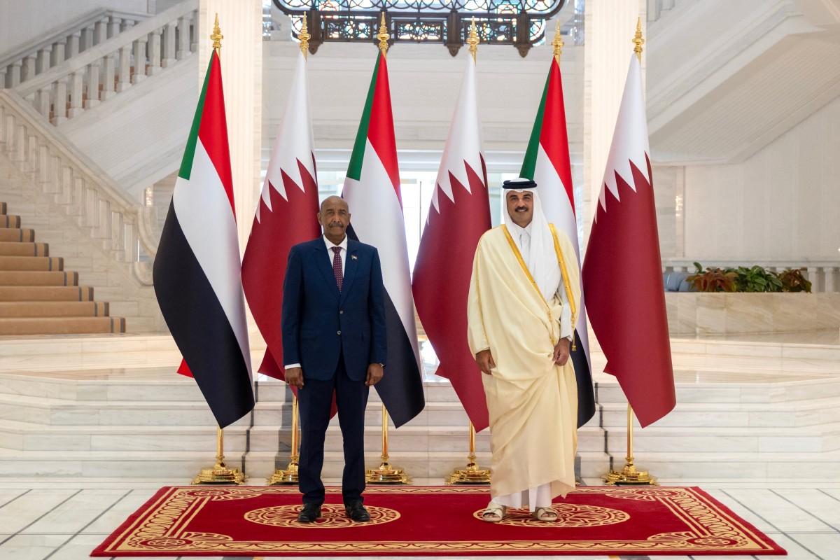 Sudan’s Al-Burhan pays a visit to Qatar, meets Emir Sheikh Tamim